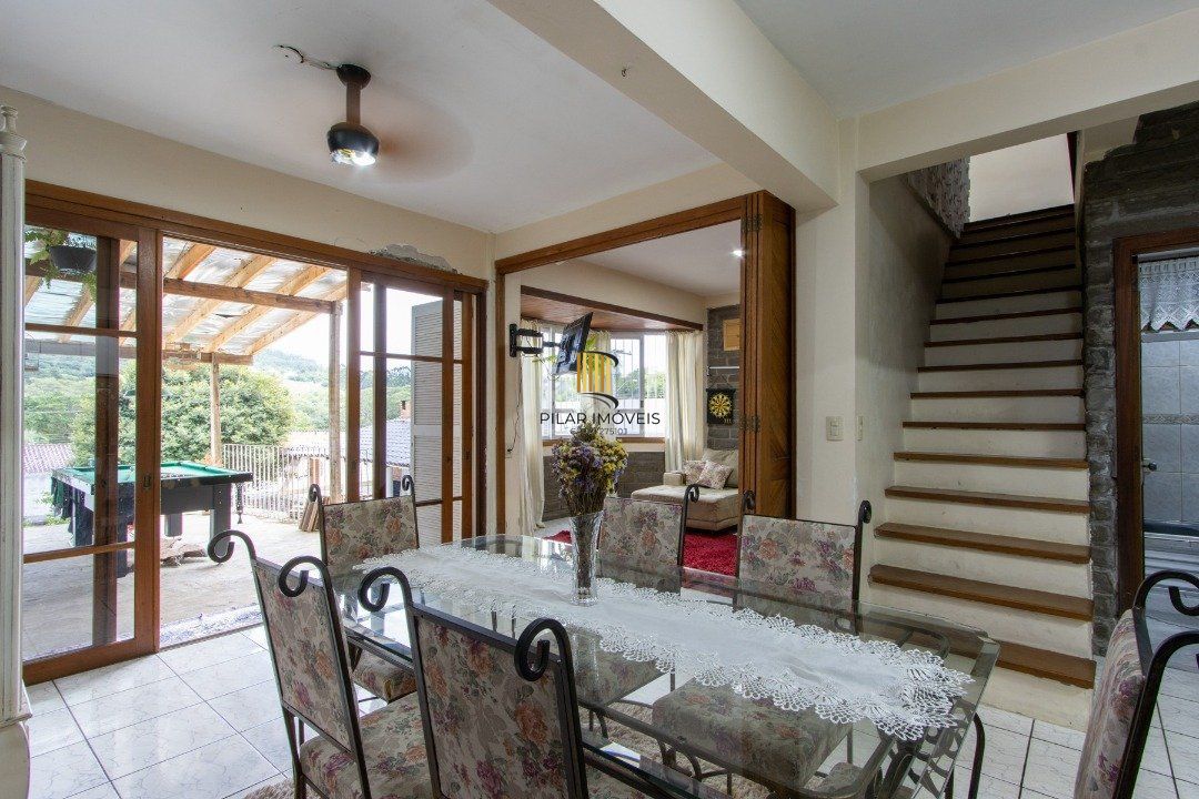 Casa 4 dormitórios no bairro Hípica