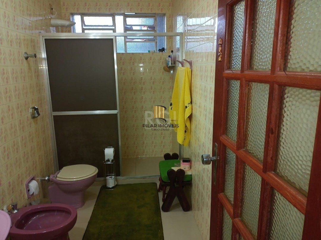 Casa para Venda - 220m², 3 dormitórios, sendo 1 suites, 1 vaga - Camaquã