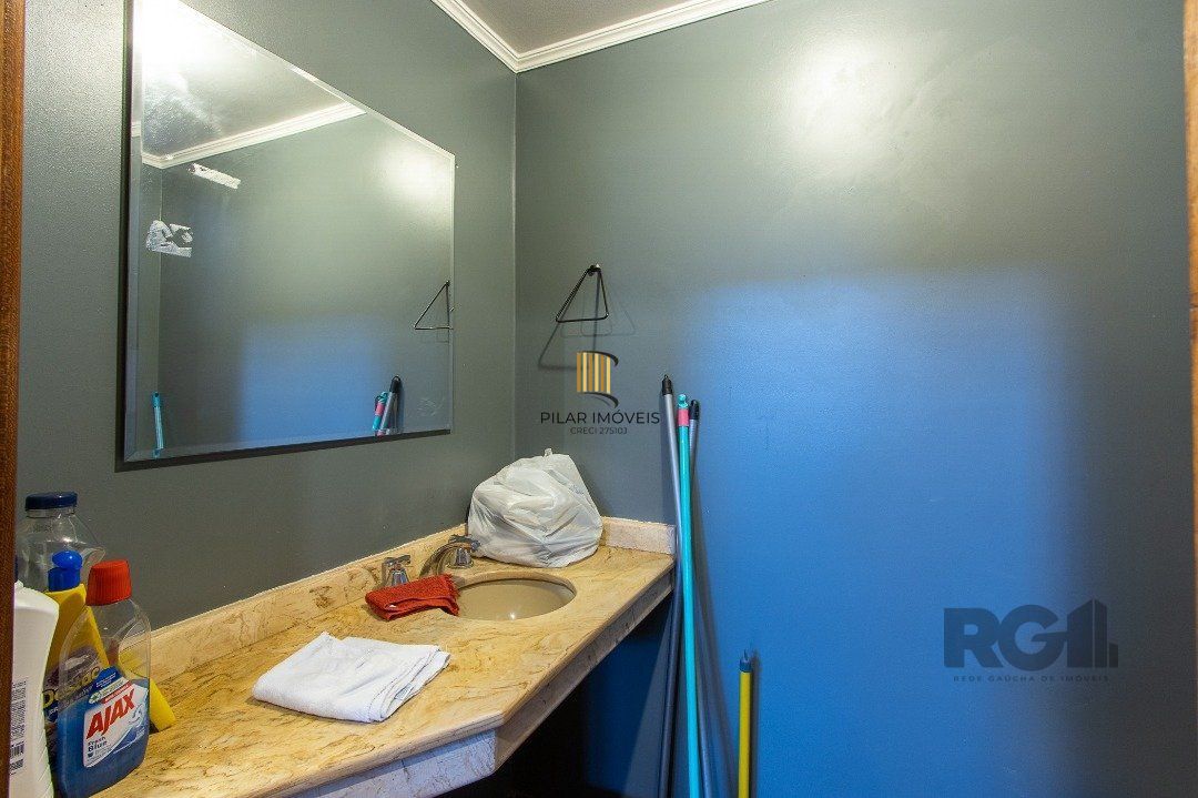 Excelente casa de 3 andares em condomínio fechado