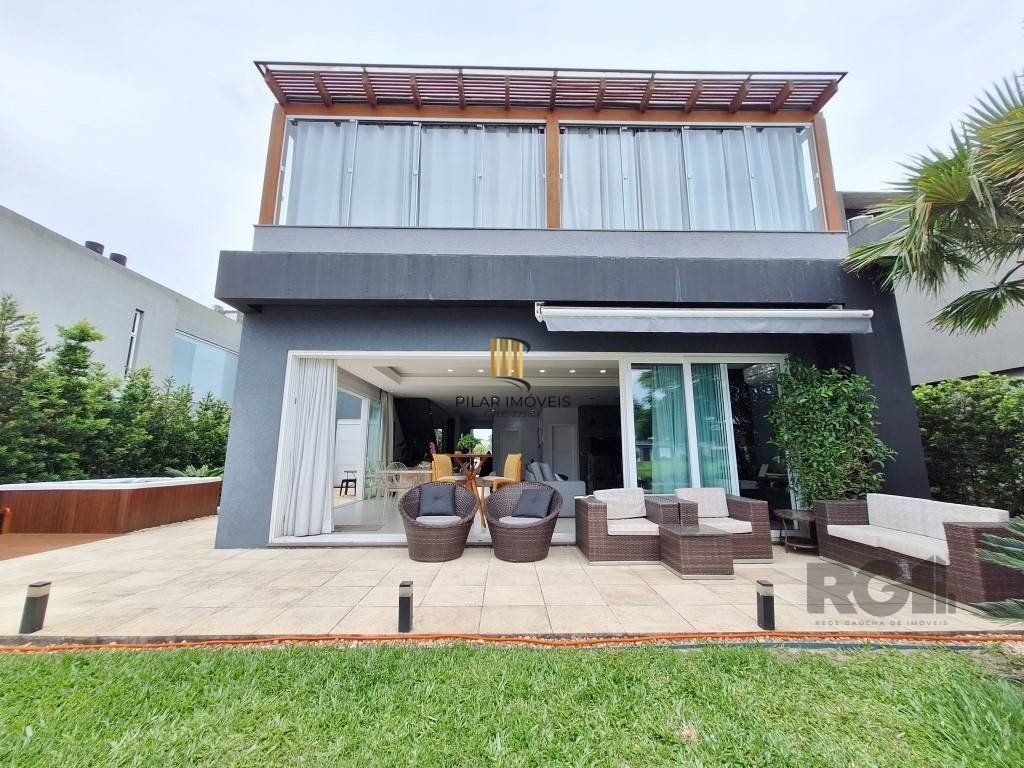 Casa de Condomínio 6 dormitórios no bairro Marina