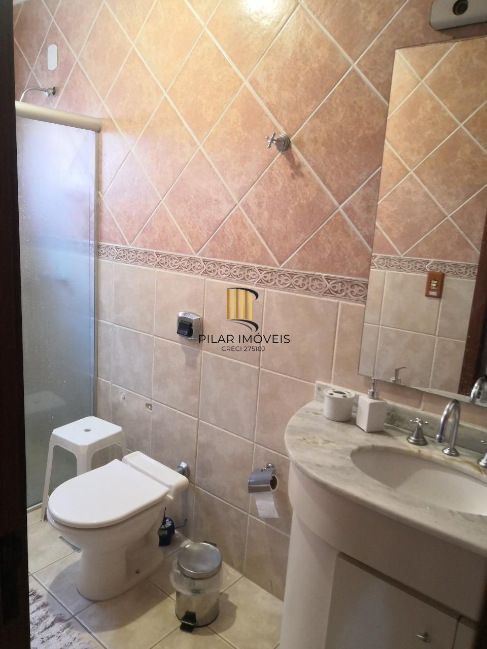 Casa de Condomínio com 3 dormitórios e 2 vagas em Ipanema