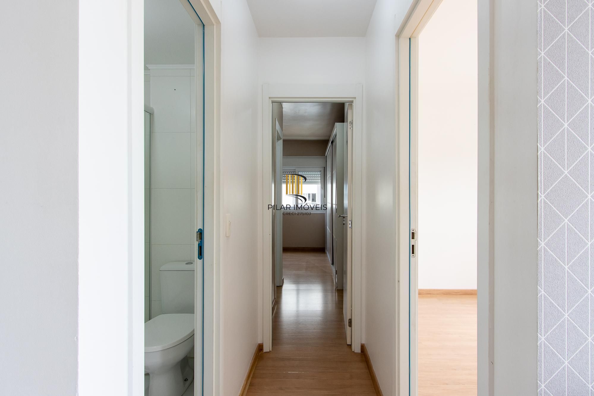 Apartamento de 2 dormitórios com suíte, churrasqueira e infraestrutura completa na Zona Sul de Porto Alegre.