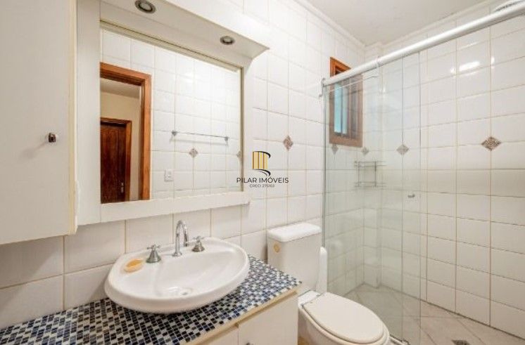 Casa 3 dormitórios, 1 suíte, 2 vagas - Bairro Camaquã