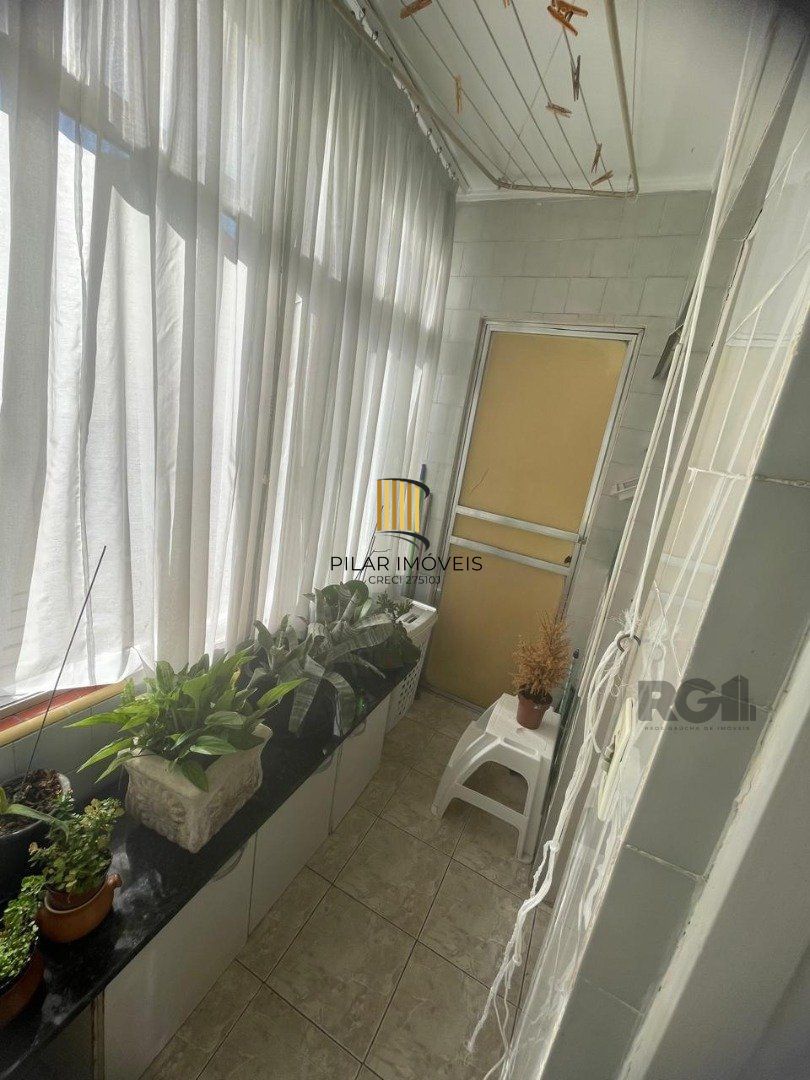 Apartamento no Petrópolis de 1 dormitório desocupado