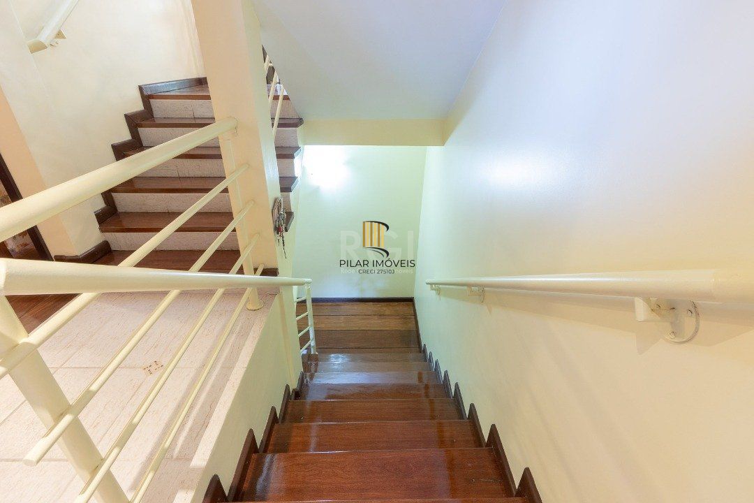Casa para Venda - 308.25m², 3 dormitórios, sendo 1 suites, 5 vagas - Cristal