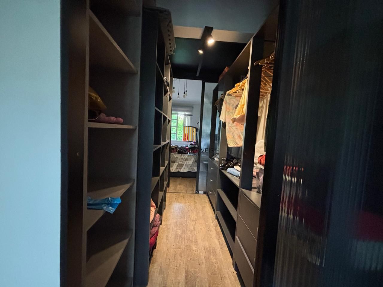 Excelente Casa em Condomínio Fechado 2 Dormitórios Recém Reformada