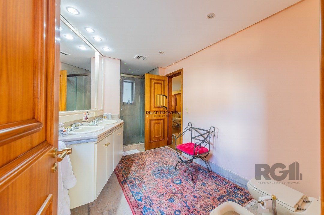 Apartamento 4 dormitórios no bairro Moinhos de Vento