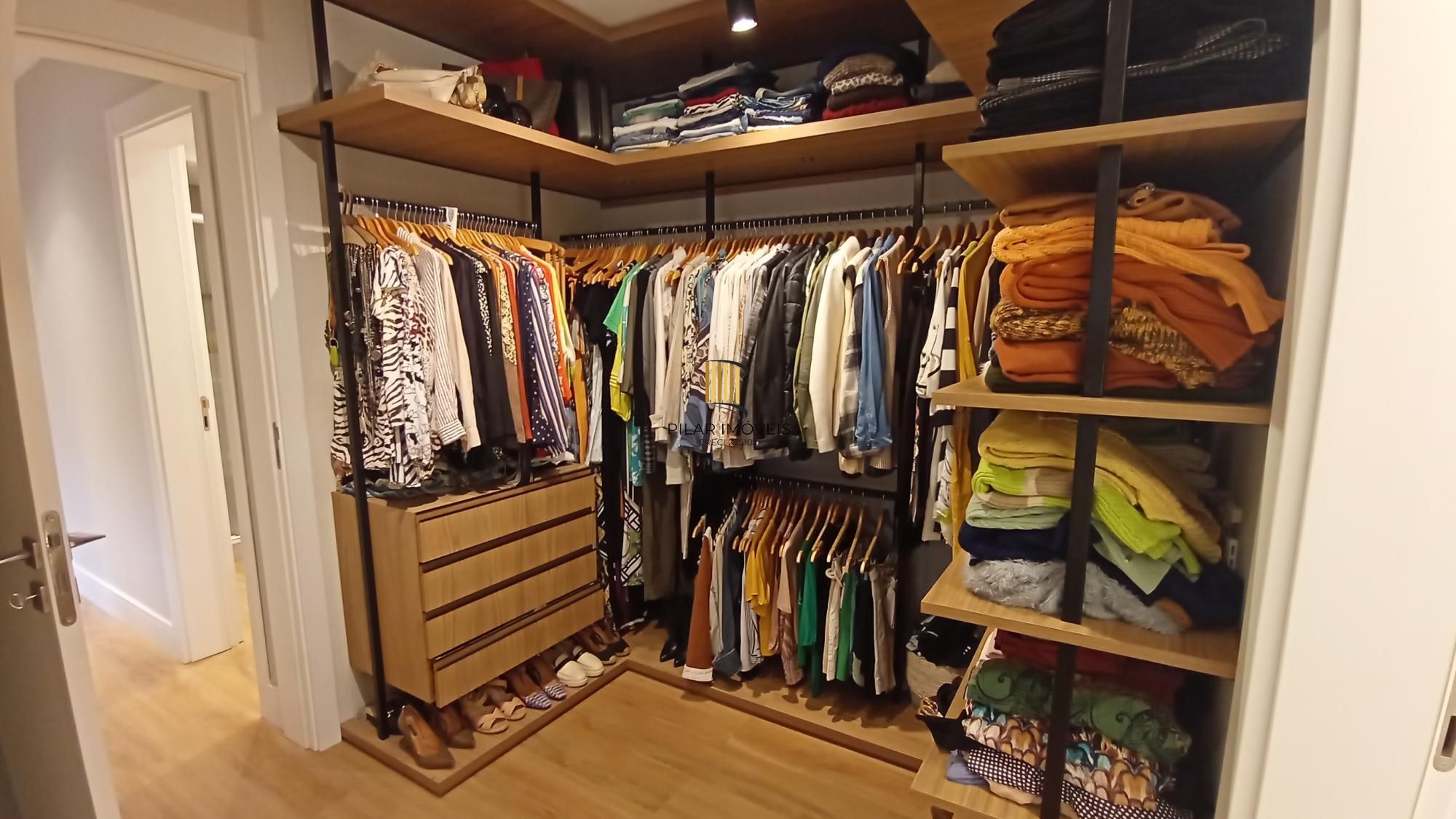 Apartamento com 3 dormitórios e 2 vagas, no bairro Ipanema