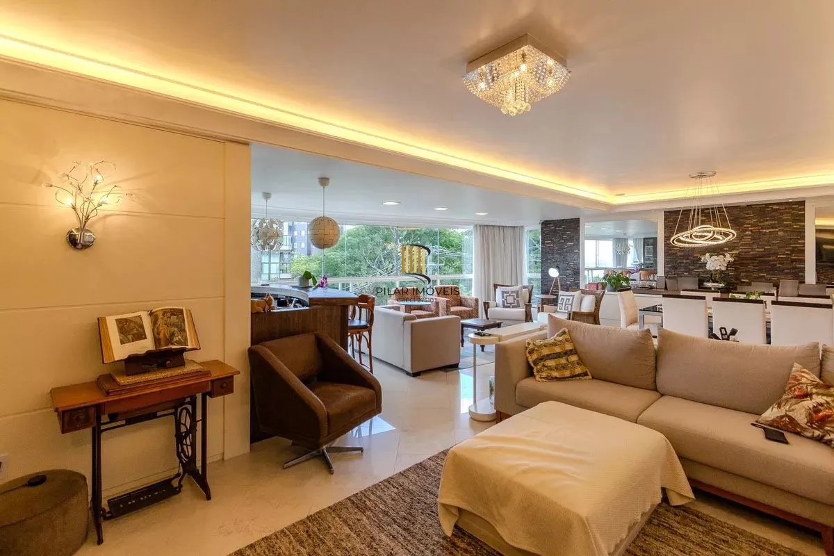 Apartamento com 3 dormitórios, 2 vagas e 231.61m² - Bairro Menino Deus