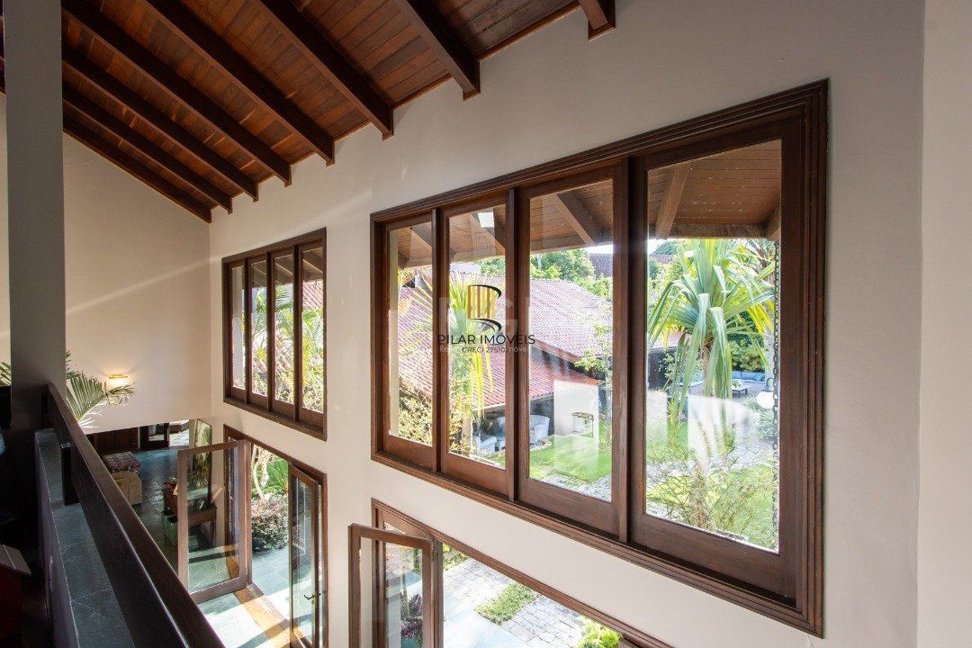 Casa de Condomínio 8 dormitórios no bairro Cavalhada