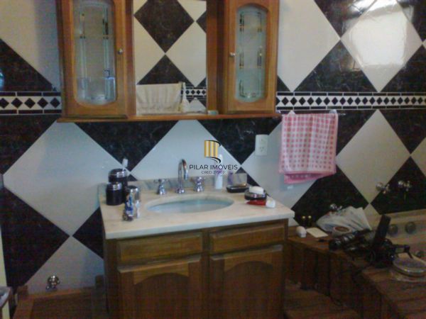 Casa para Venda - 350m², 3 dormitórios, sendo 1 suites, 6 vagas - Tristeza