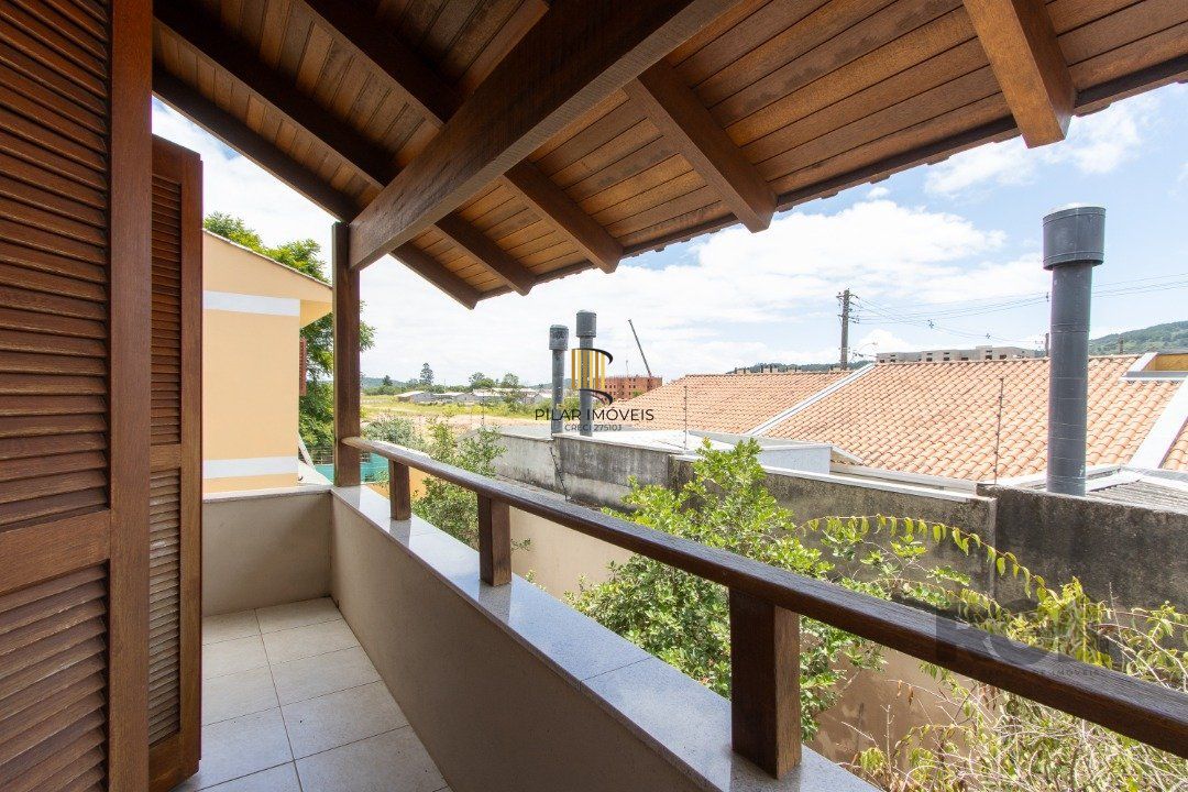 Casa 4 dormitórios no bairro Hípica