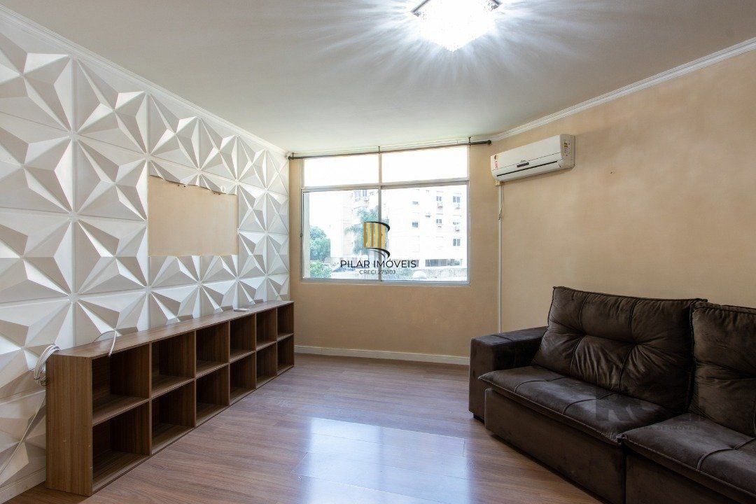 Apartamento de 02 dormitórios com móveis e roupeiros planejados