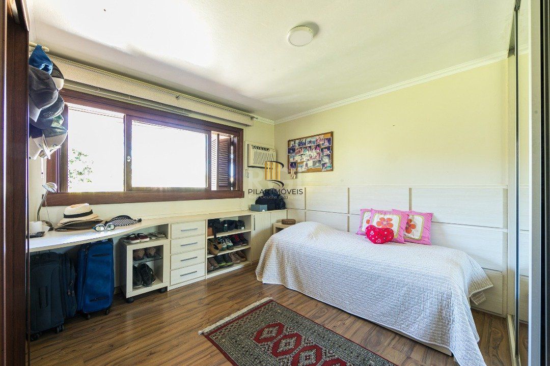 Casa para Venda - 370m², 5 dormitórios, sendo 2 suites, 7 vagas - Vila Assunção