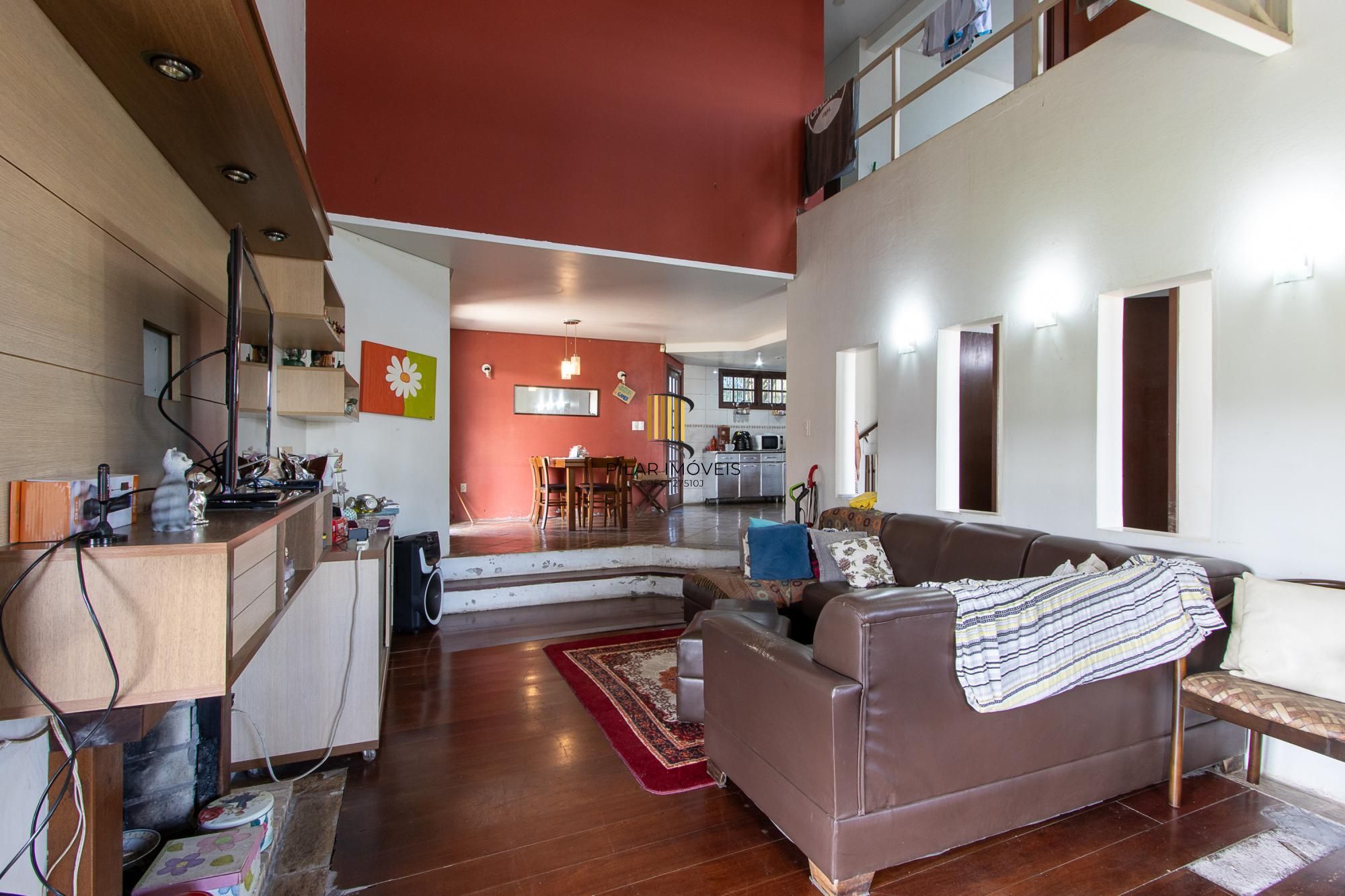Casa 4 dormitórios no bairro Vila Nova