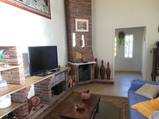 Excelente casa de alvenaria em Viamão!