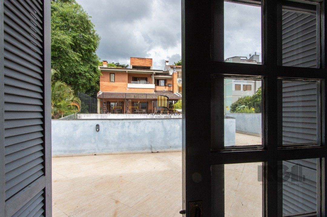 Casa 4 dormitórios no bairro Nonoai