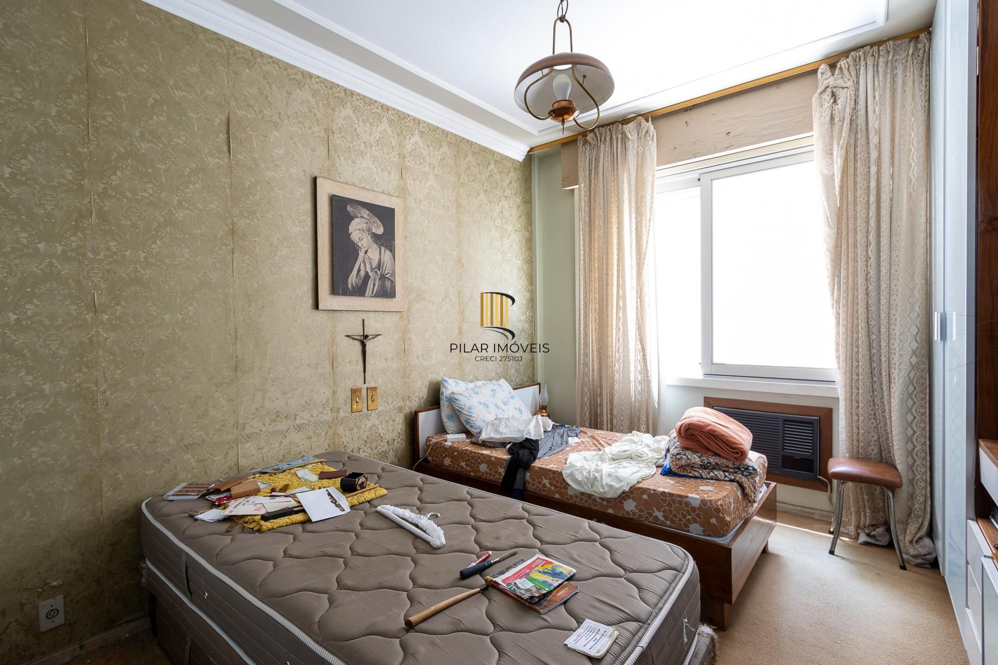 Apartamento frente à fundos, 3 dormitórios, 1 vaga escriturada - Centro Histórico