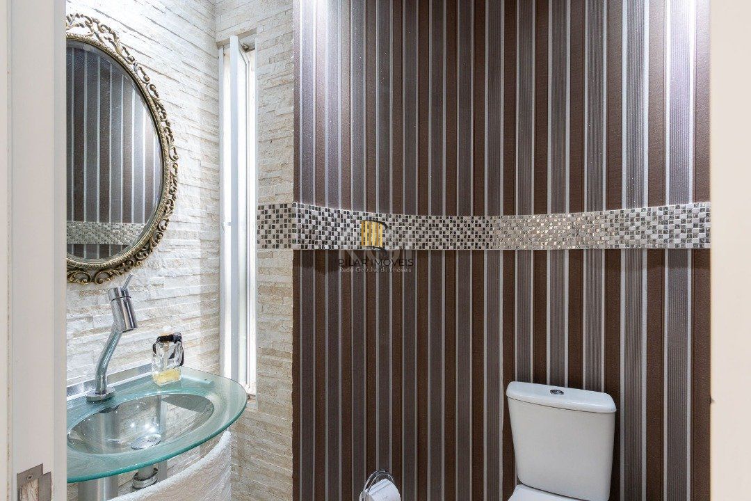 Casa para Venda - 377m², 4 dormitórios, sendo 3 suites, 3 vagas - Guarujá