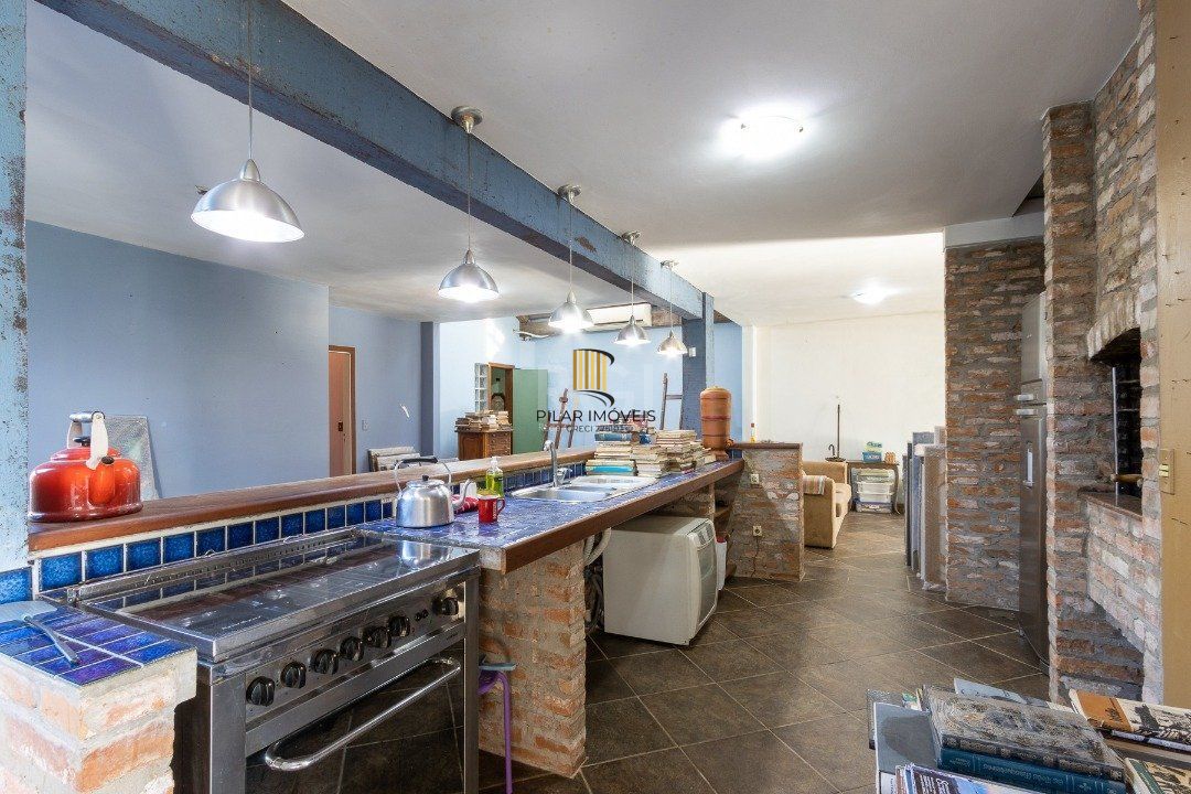 Casa para Venda - 244m², 3 dormitórios, sendo 1 suites, 2 vagas - Guarujá