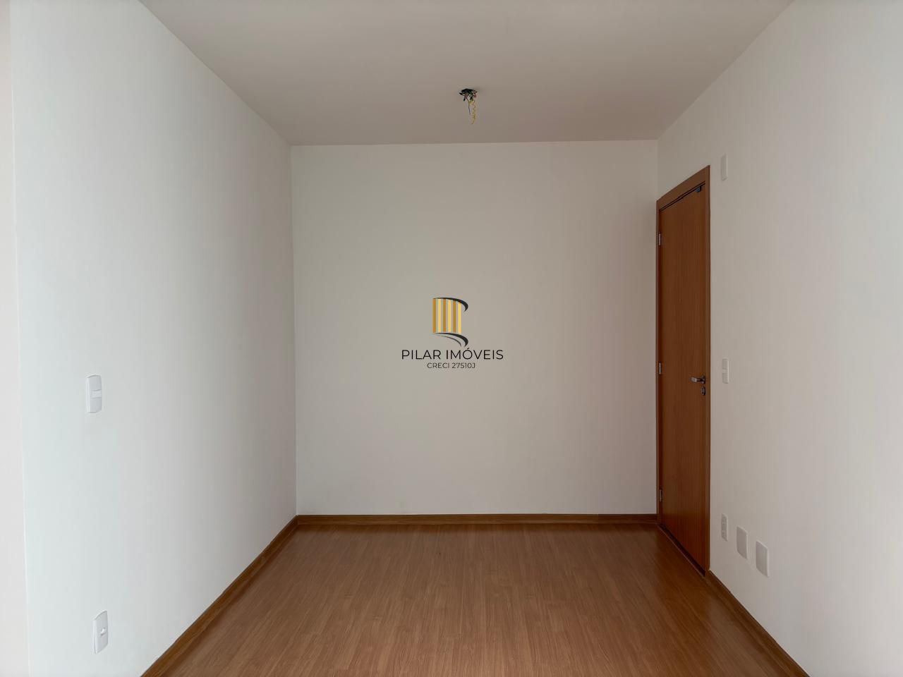 Apartamento 2 dorm, 1 banheiro e vaga escriturada - bairro Morro Santana