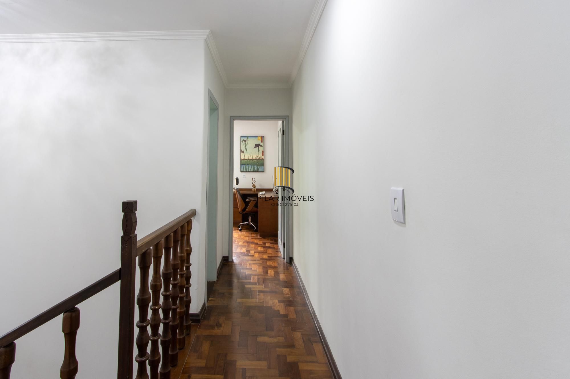 Casa TODA Reformada à Venda  – Mobiliada