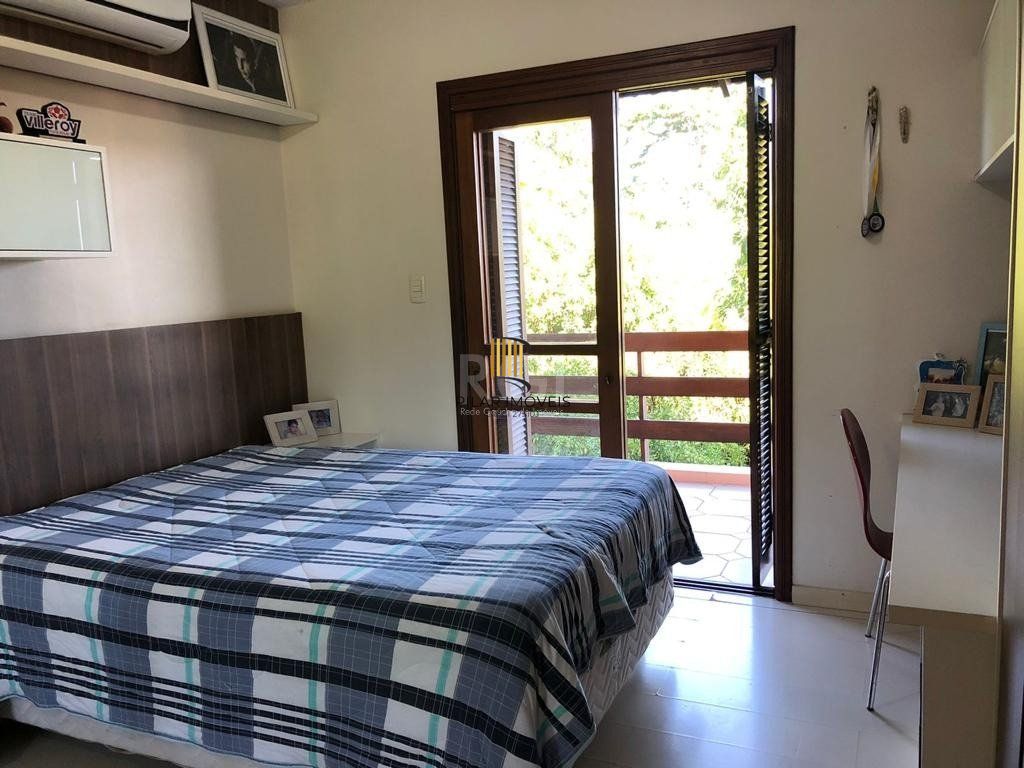 Casa de Condomínio 4 dormitórios no bairro Cavalhada