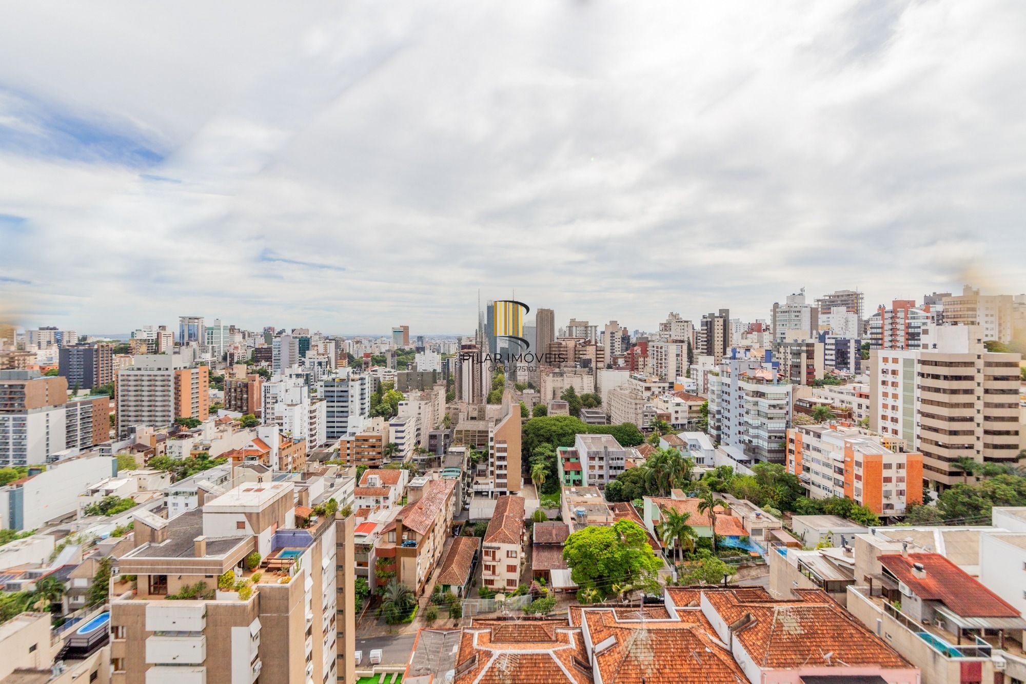 Apartamento semimobiliado, com 94m privativos, 2 suites e 3 vagas de garagem