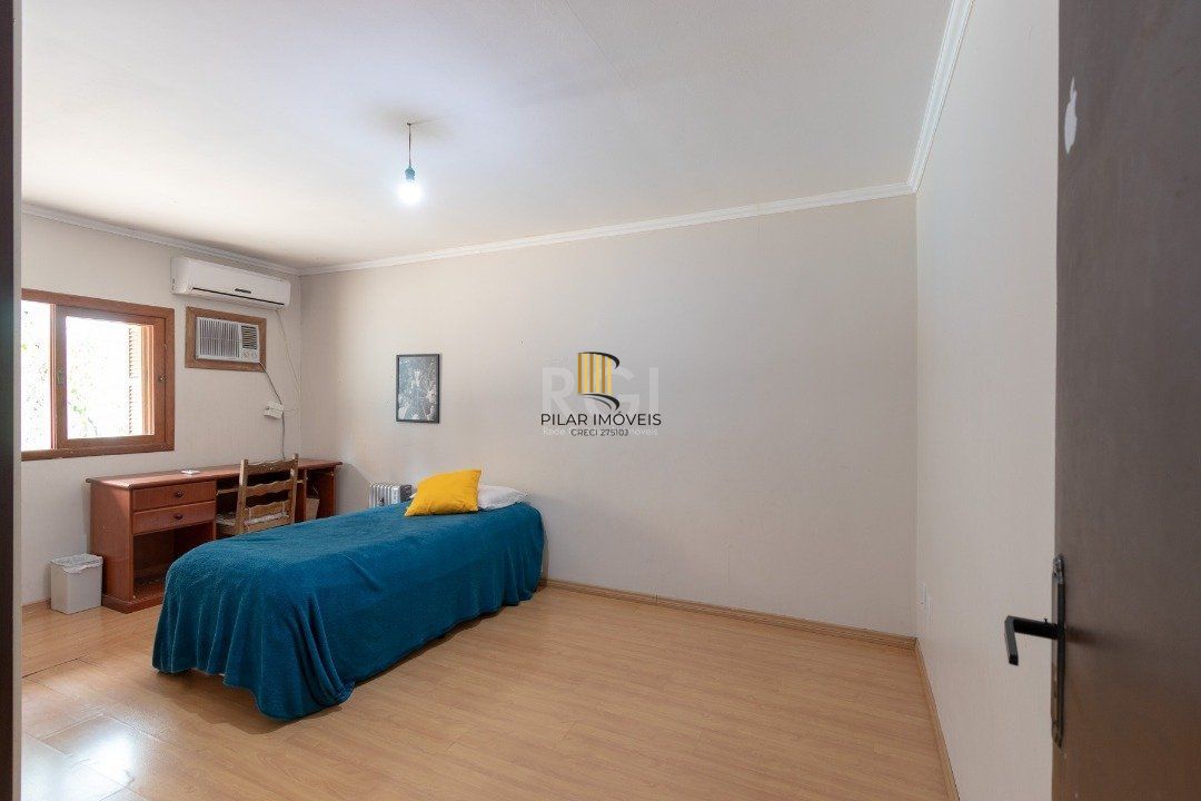 Casa para Venda - 246m², 3 dormitórios, sendo 1 suites, 3 vagas - Imperial Parque