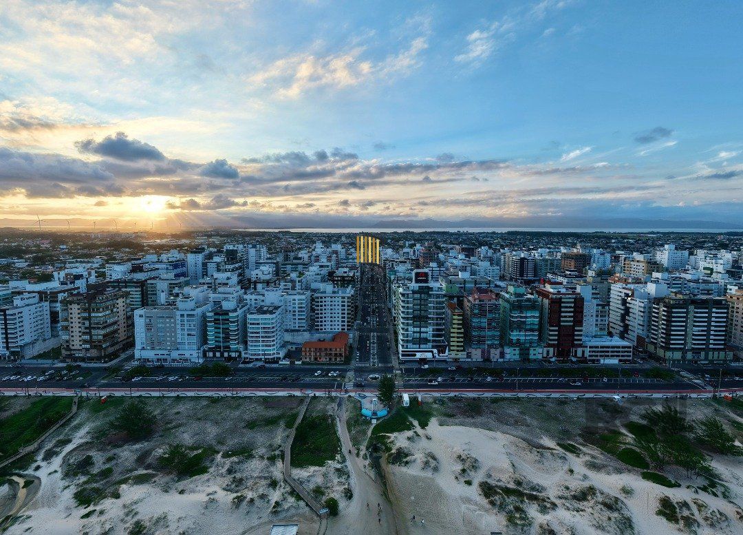   DE FRENTE PARA AVENIDA UBIRAJARA MOBILIADO, DECORADO E COM VISTA PARA O MAR 