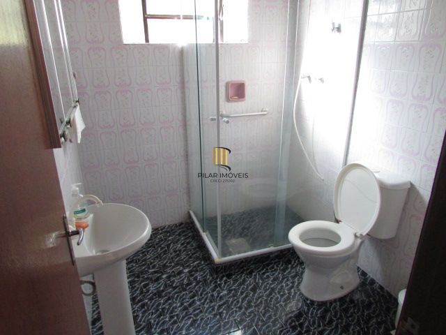 Casa térrea, com 3 dormitórios, 1 suíte, no bairro Nonoai.