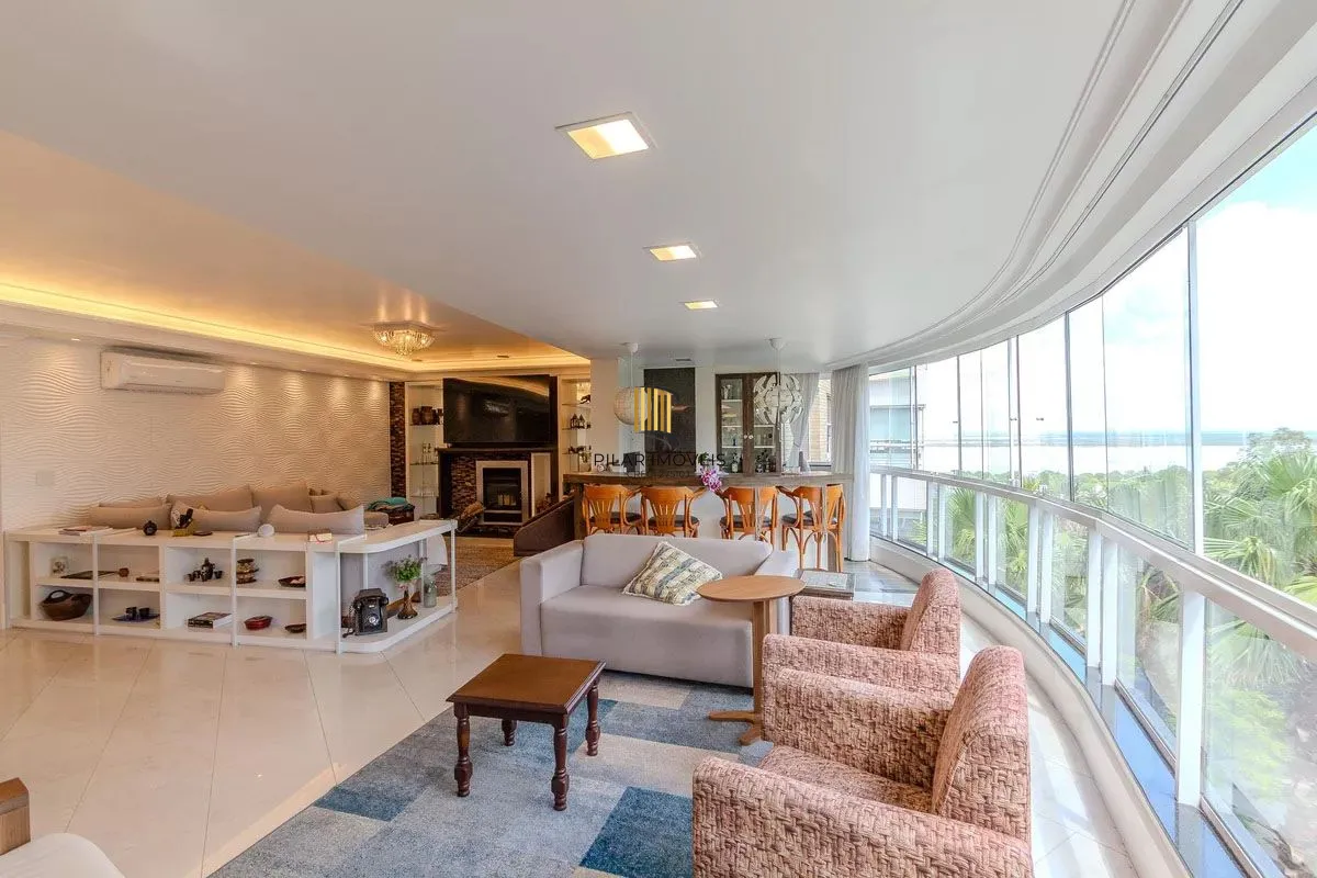 Apartamento com 3 dormitórios, 2 vagas e 231.61m² - Bairro Menino Deus