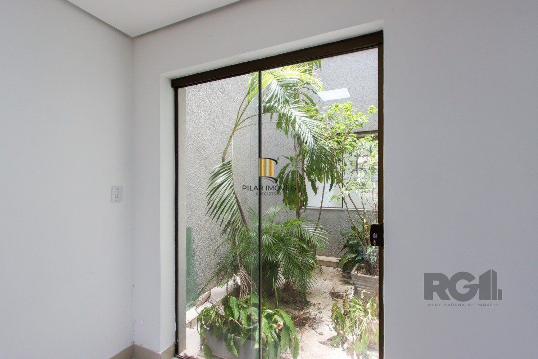 Casa com 4 quartos, com 347,57 m 2 privativos