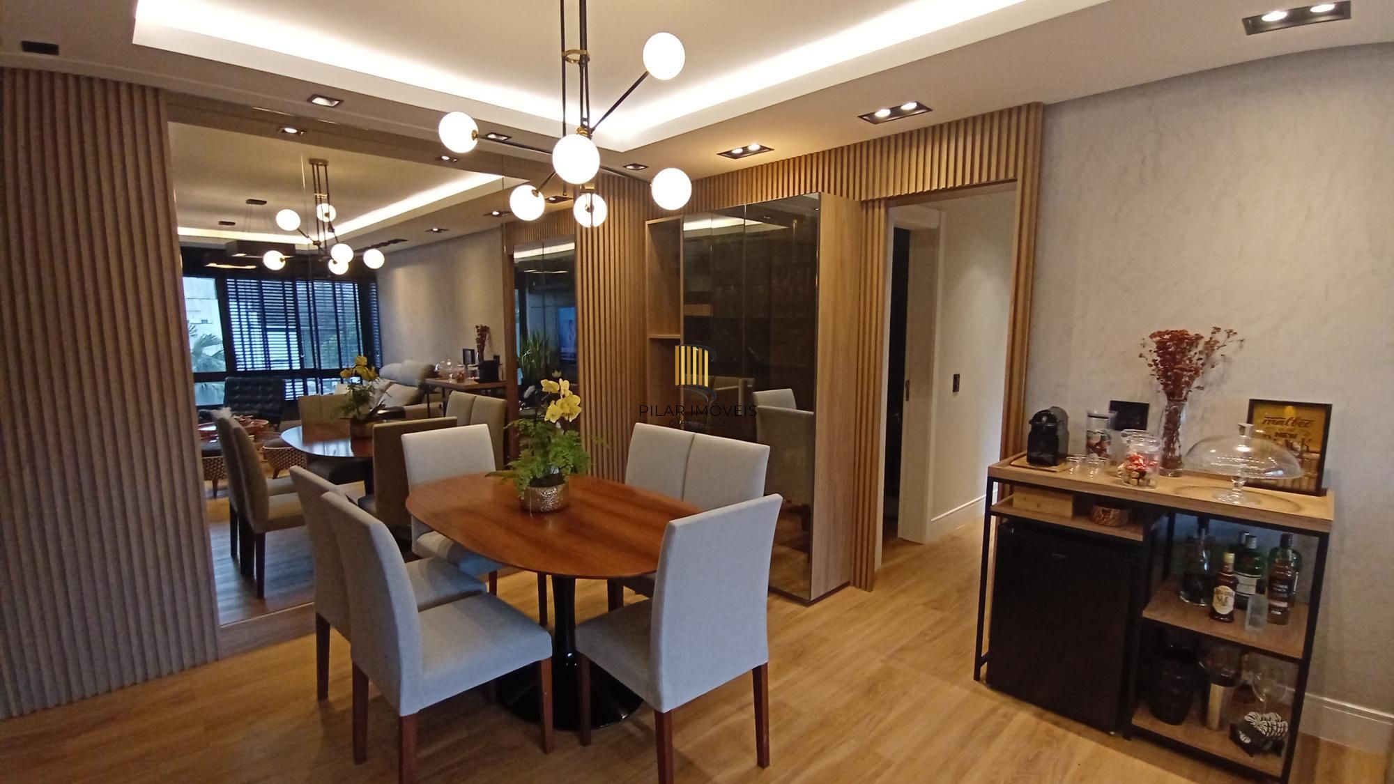 Apartamento com 3 dormitórios e 2 vagas, no bairro Ipanema