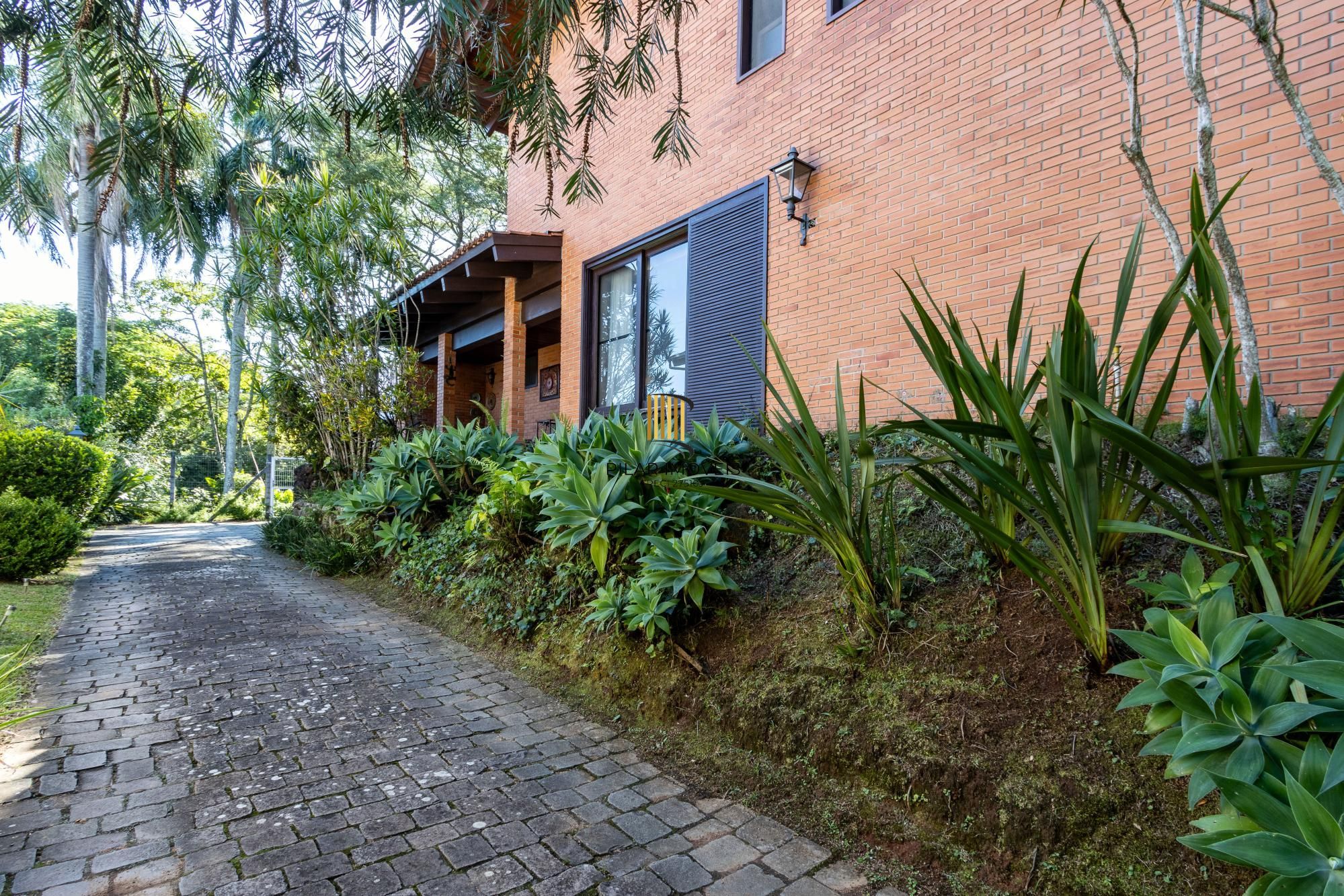 Casa de Condomínio 4 dormitórios no bairro Cavalhada