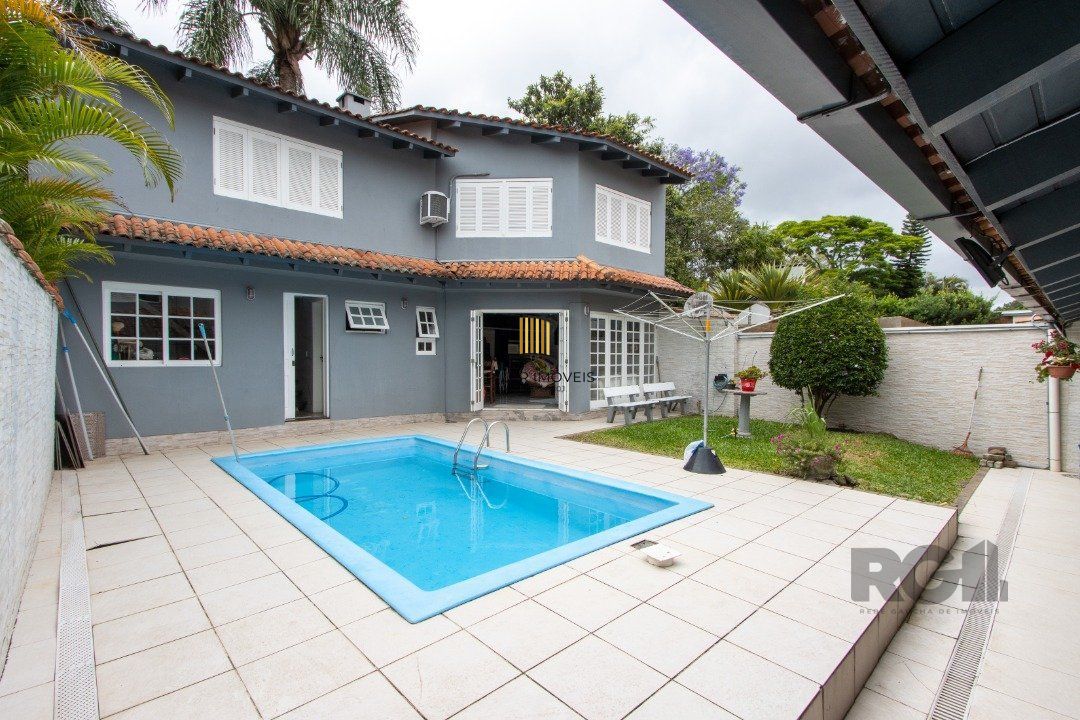 Casa 4 dormitórios no bairro Ipanema