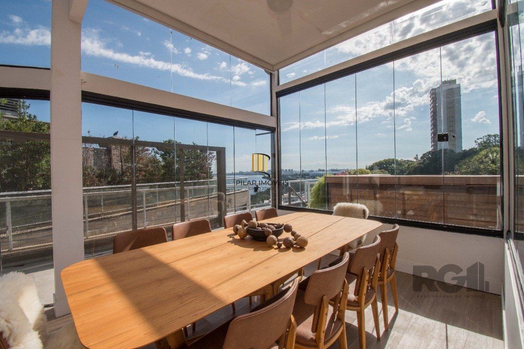 Cobertura de alto padrão, construtora Clave, vista perene para o Rio, 3 suítes, piscina, 3 vagas cobertas.