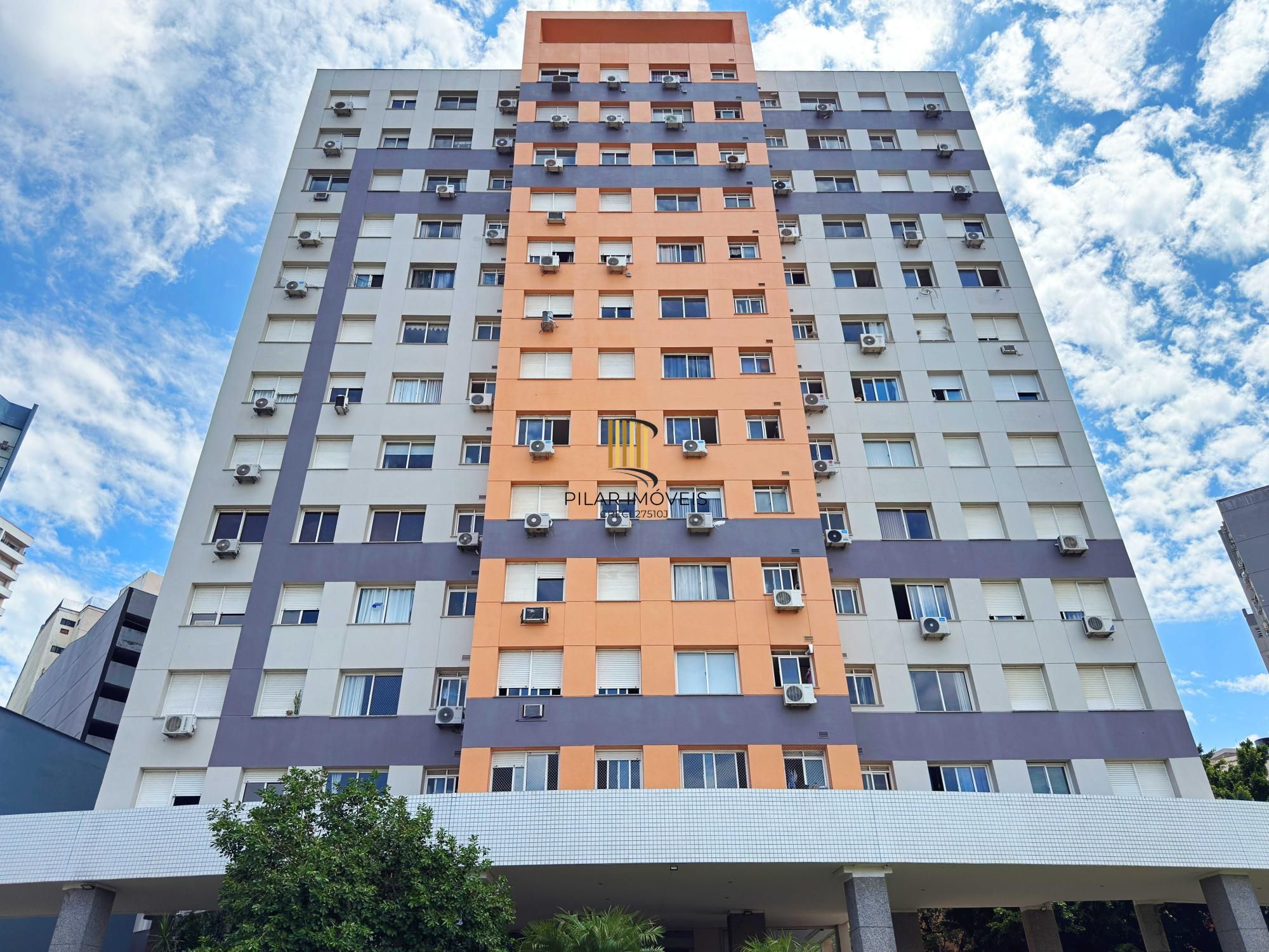 Apartamento de 2 dormitórios e 1 vaga de garagem no Centro Histórico.