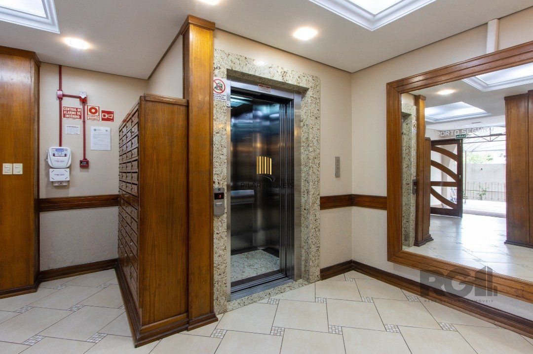 Cobertura 2 quartos, 2 banheiros, 1 vaga, terraço, elevador, condomínio com infra, Bairro Cristal
