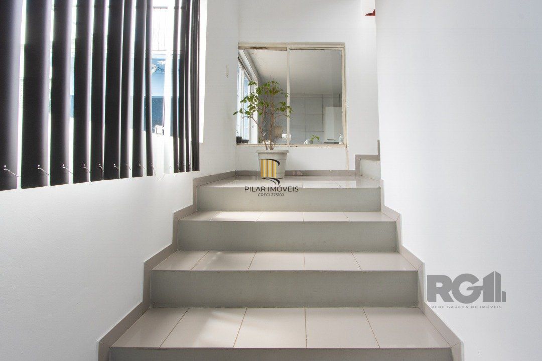 Casa, 5 dormitórios, sendo 1 suíte, 312m² privativos, 8 vagas - Bairro Vila Nova