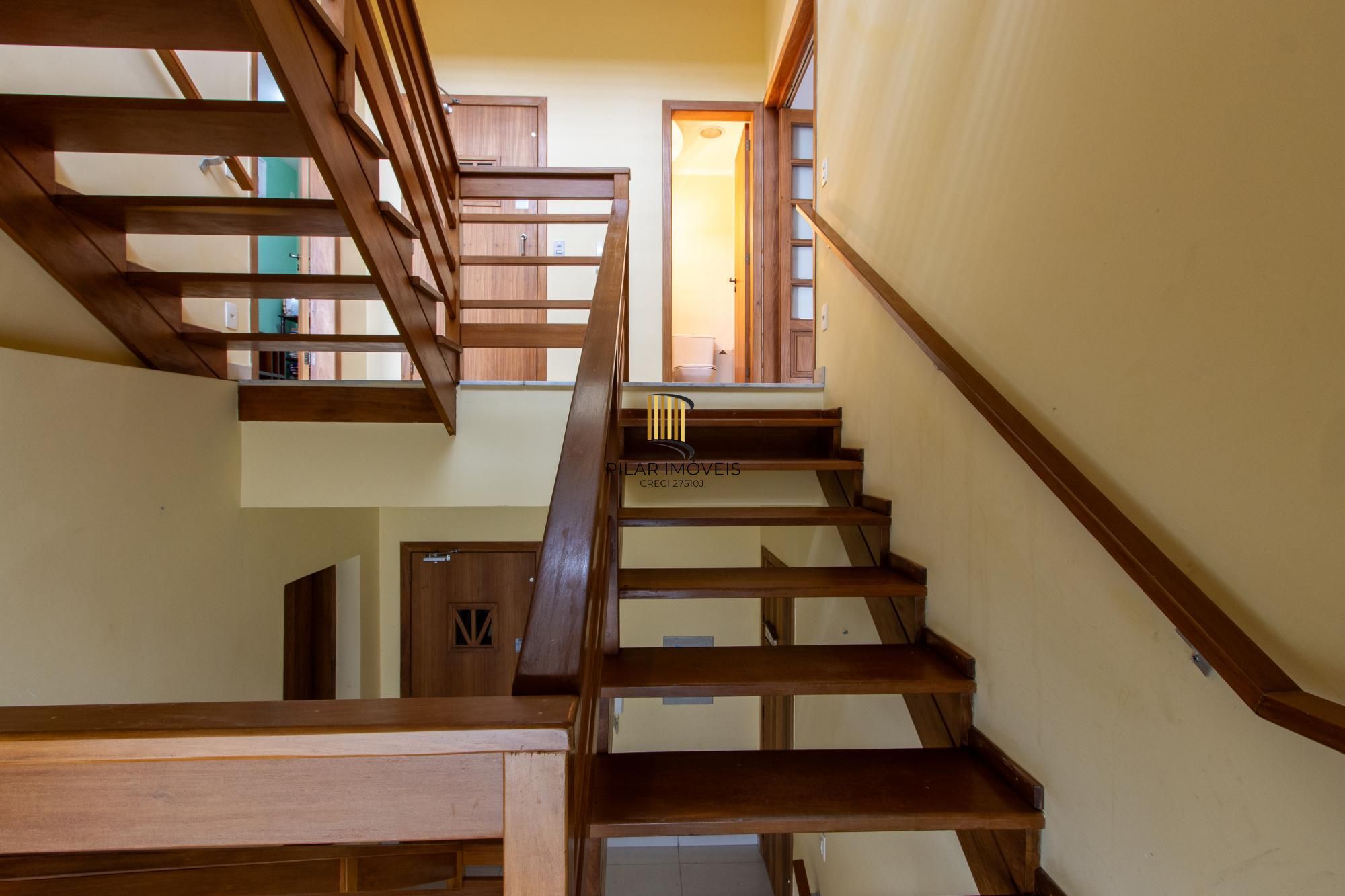 Casa para Venda - 470m², 3 dormitórios, sendo 1 suites, 6 vagas - Nonoai