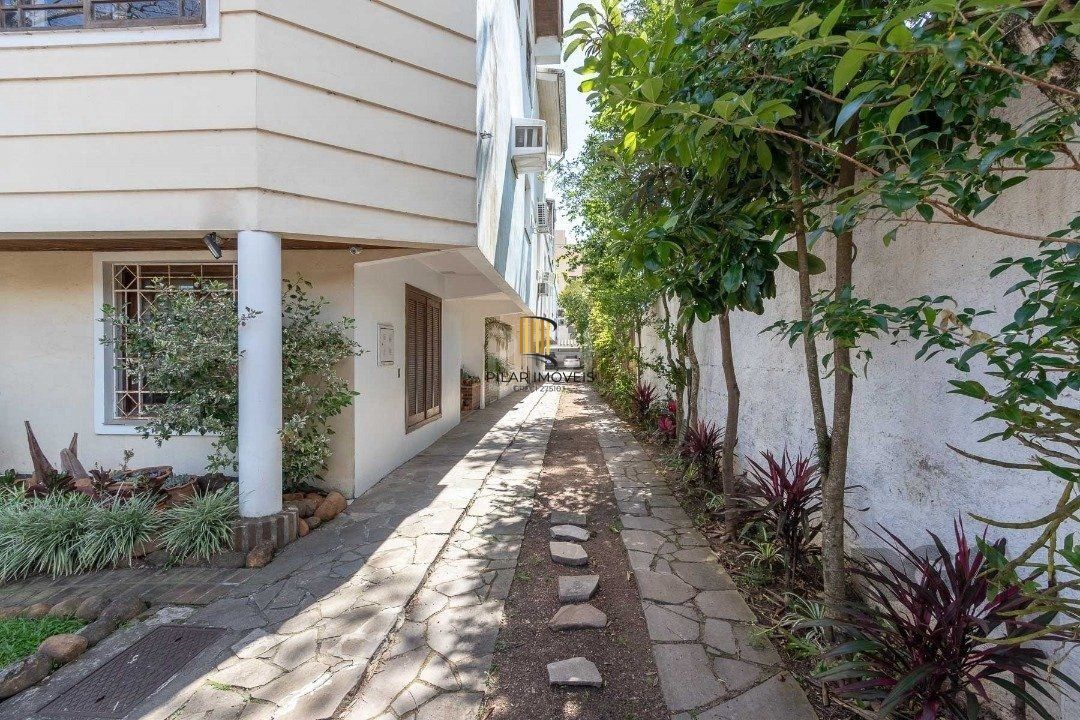 Casa em condomínio com 3 dormitórios, 3 banheiros no bairro Cristal