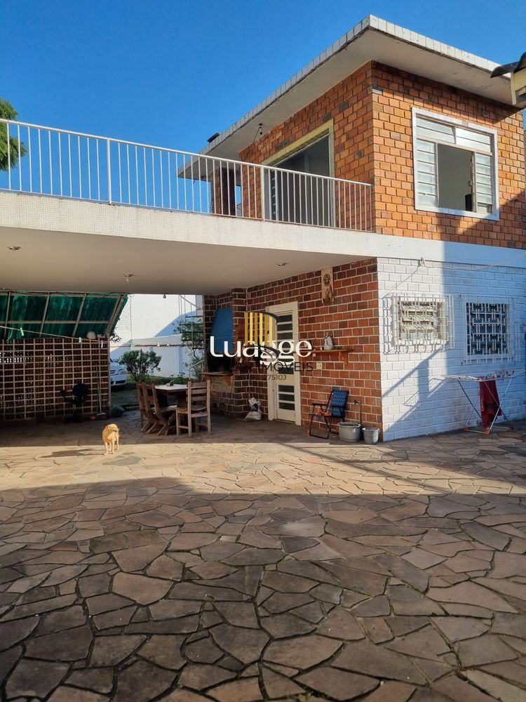 Casa 3 dormitórios no bairro Camaquã