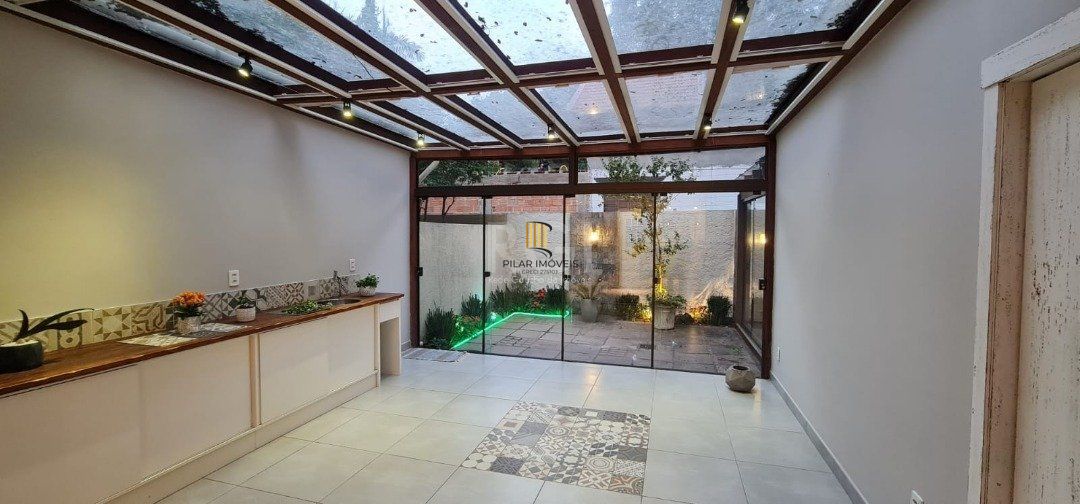 Casa de Condomínio 4 dormitórios no bairro Vila Conceição