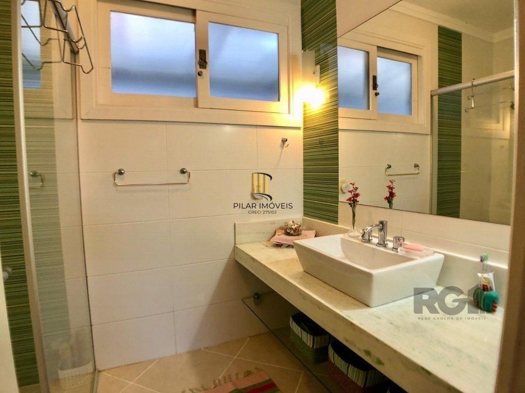 EM ATLÂNTIDA, CASA COM 1140m², 320 m² DE ÁREA PRIVADA, 3 DORMS (1 SUÍTE)
