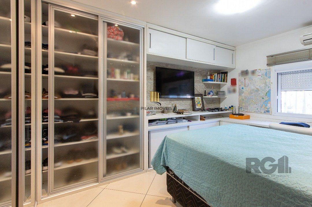 Casa 6 dormitórios no bairro Cristal