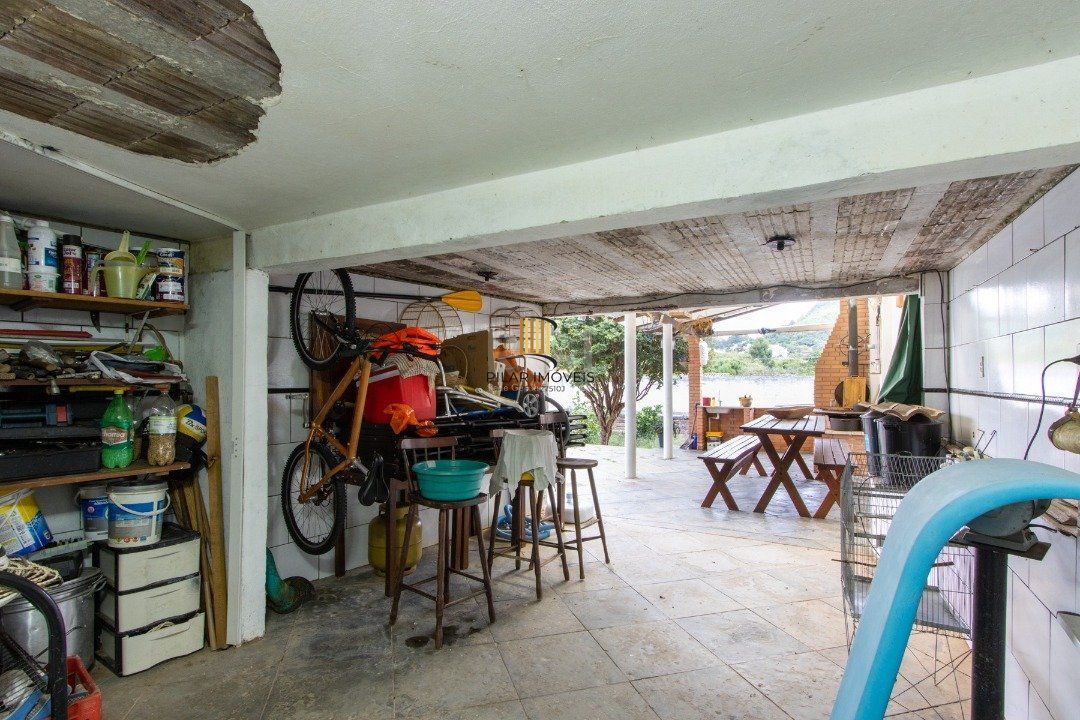 Casa 4 dormitórios no bairro Hípica