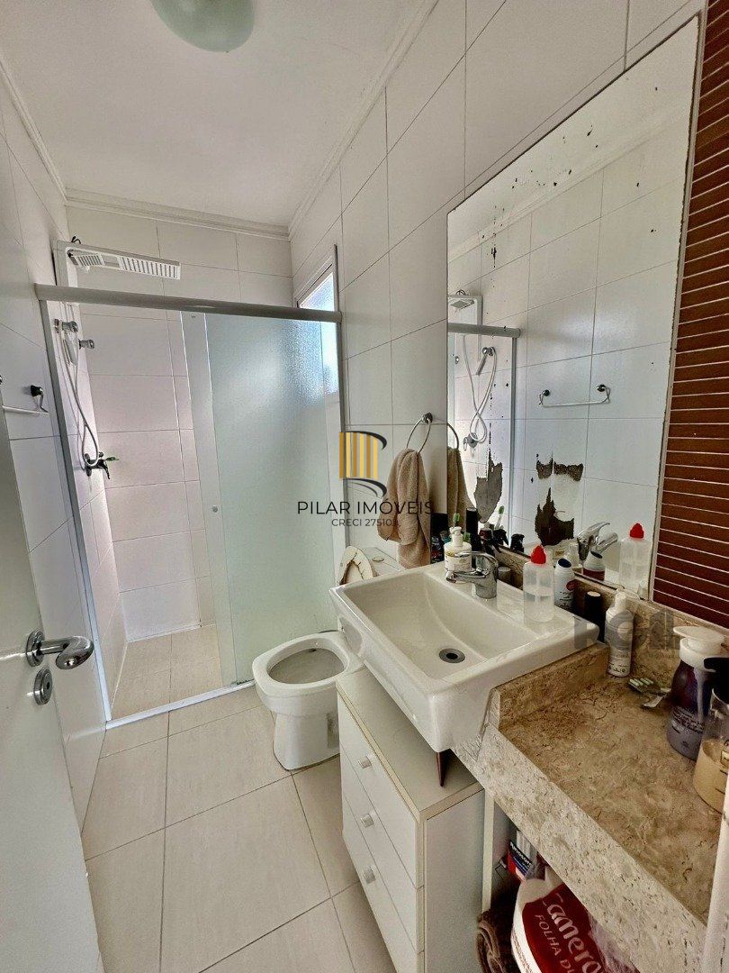 CASA EM CONDOMINIO COM TRES DORMITÓRIOS TRES SUITES