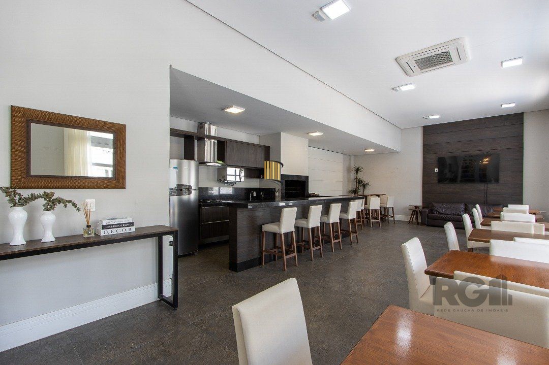 Casa em Condomínio, 197m², 3dormitórios, bairro Glória