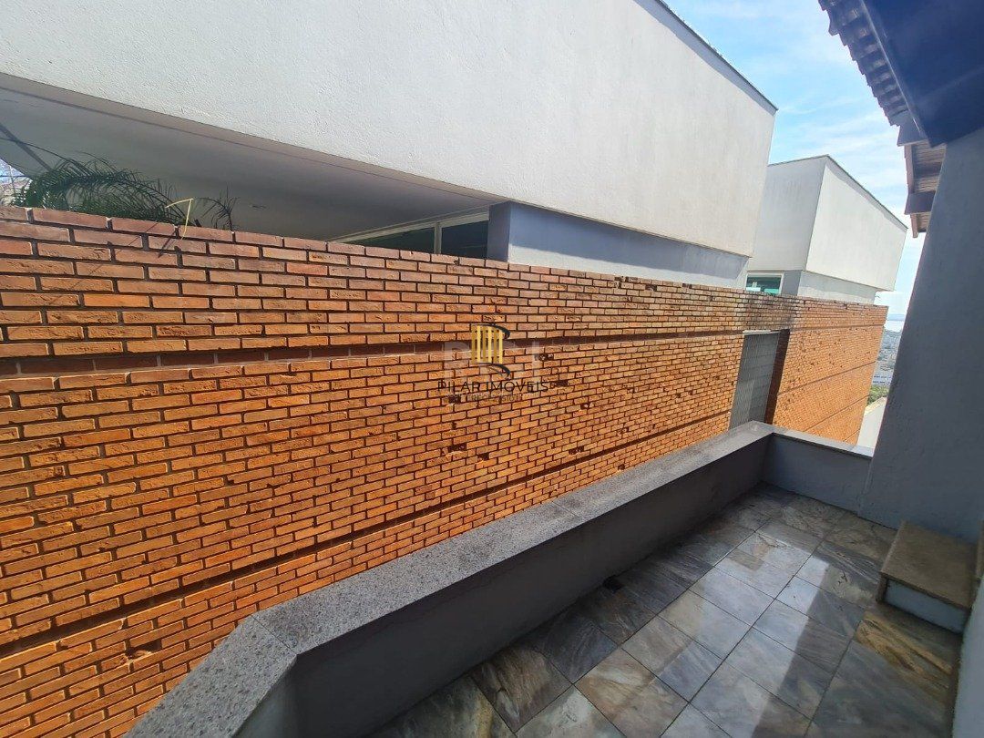 Casa para Venda - 464m², 5 dormitórios, sendo 4 suites, 4 vagas - Nonoai